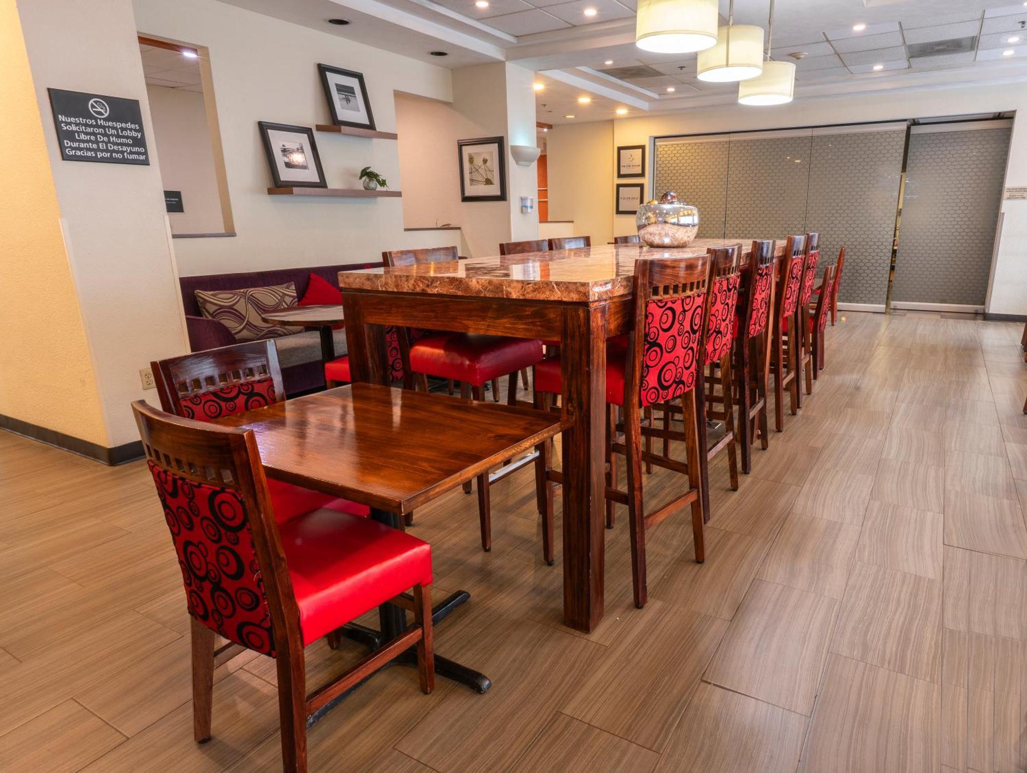 Hampton Inn By Hilton Guadalajara-Aeropuerto Las Pintas Zewnętrze zdjęcie