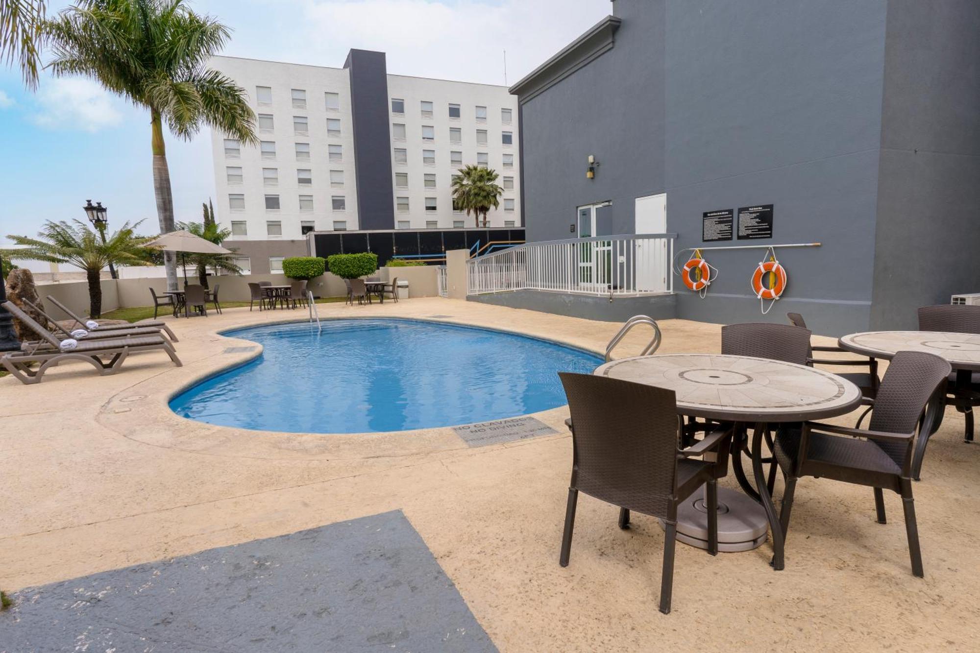 Hampton Inn By Hilton Guadalajara-Aeropuerto Las Pintas Zewnętrze zdjęcie